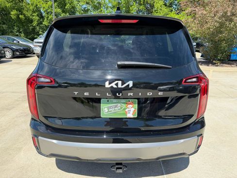 Used 2025 Kia Telluride LX FWD image 6