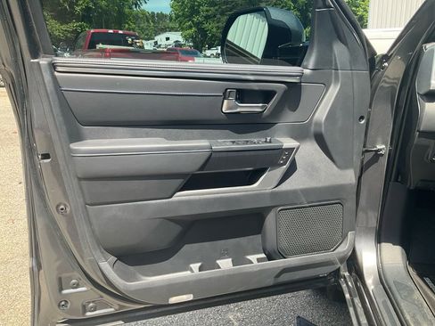 Used 2025 Toyota Sequoia Platinum AWD/4WD image 17