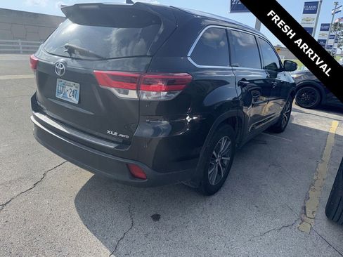 Used 2018 Toyota Highlander XLE AWD/4WD image 2