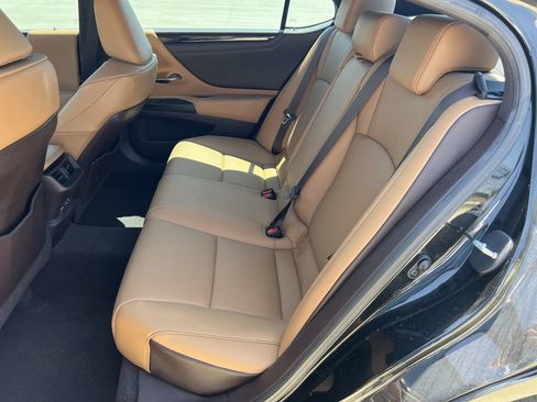 Used 2021 Lexus ES 350 w/ Premium Package FWD image 10