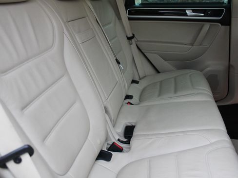 Used 2014 Volkswagen Touareg Hybrid image 15