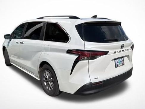 Used 2022 Toyota Sienna XLE w/ XLE Plus Package image 7
