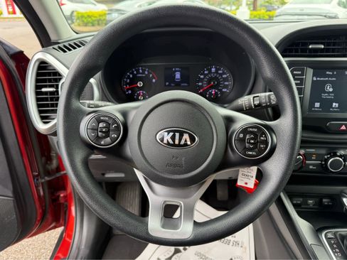 Used 2020 Kia Soul LX FWD image 6