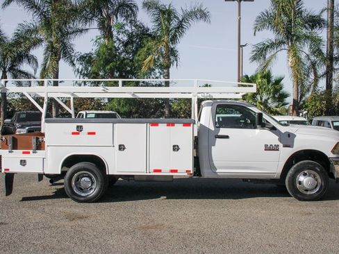 Used 2018 RAM 3500 Tradesman w/ Chrome Appearance Group image 11