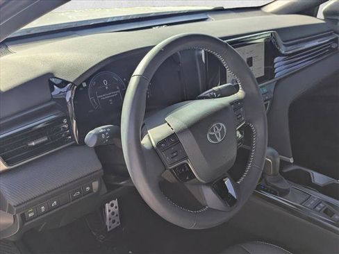 Used 2025 Toyota Camry SE FWD image 9