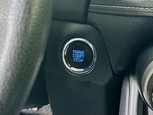 Used 2019 Toyota RAV4 XLE w/ Convenience Package FWD image 20