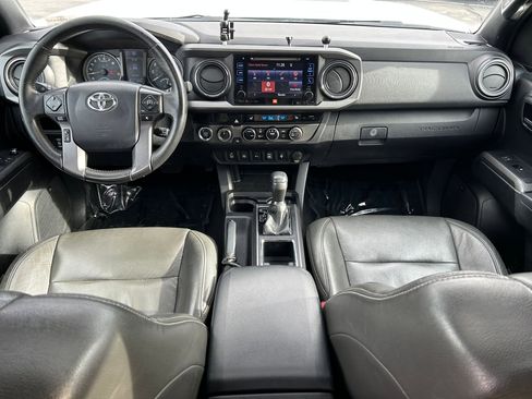 Used 2017 Toyota Tacoma TRD Sport image 22