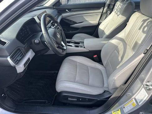 Used 2018 Honda Accord Touring image 10