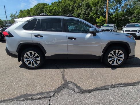 Used 2021 Toyota RAV4 XLE Premium AWD/4WD image 8