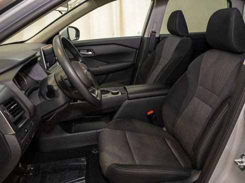 Used 2024 Nissan Rogue SV image 11