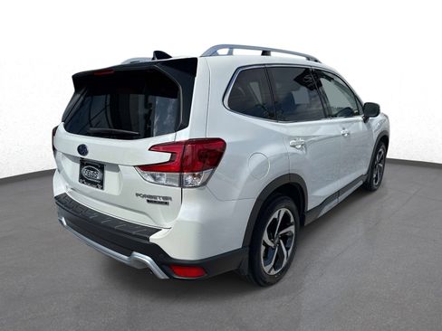 Used 2024 Subaru Forester Touring w/ POP Package 3 AWD/4WD image 3