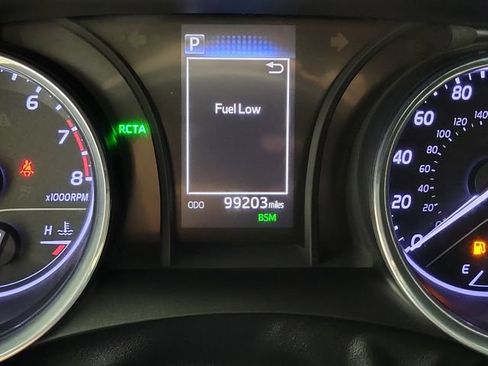 Used 2020 Toyota Camry SE w/ Convenience Package FWD image 2