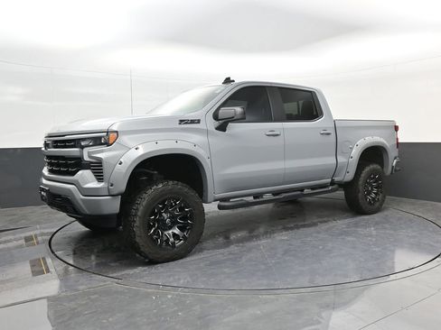 Used 2024 Chevrolet Silverado 1500 RST w/ Dark Appearance Package image 4