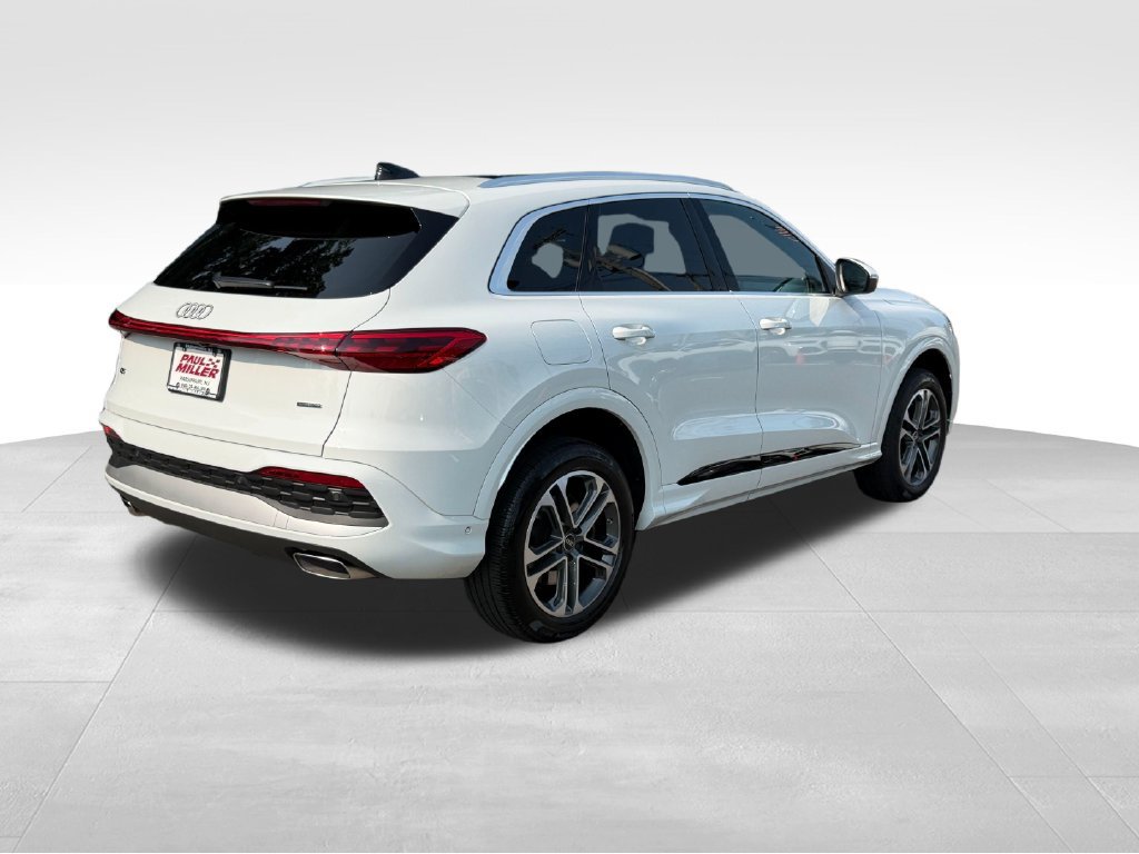 Certified 2025 Audi Q5 Premium w/ Convenience Package AWD/4WD image 9