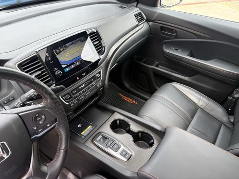 Certified 2025 Honda Passport TrailSport image 18