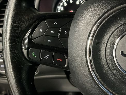 Used 2017 Jeep Renegade Altitude AWD/4WD image 12