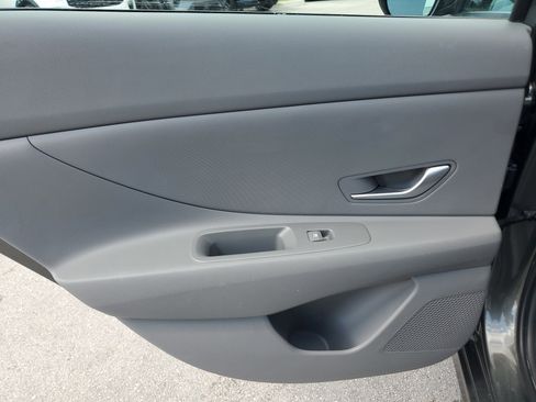 Used 2024 Hyundai Elantra SE image 26