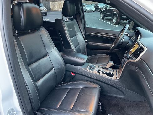 Used 2017 Jeep Grand Cherokee Limited image 41