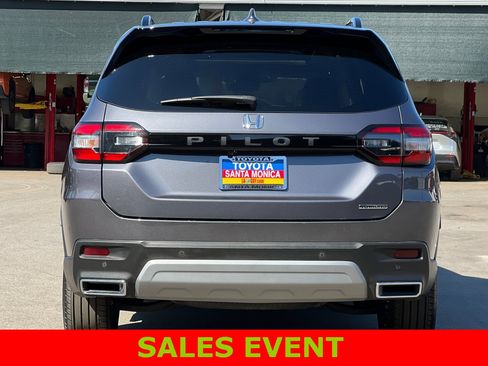 Used 2024 Honda Pilot Touring image 5