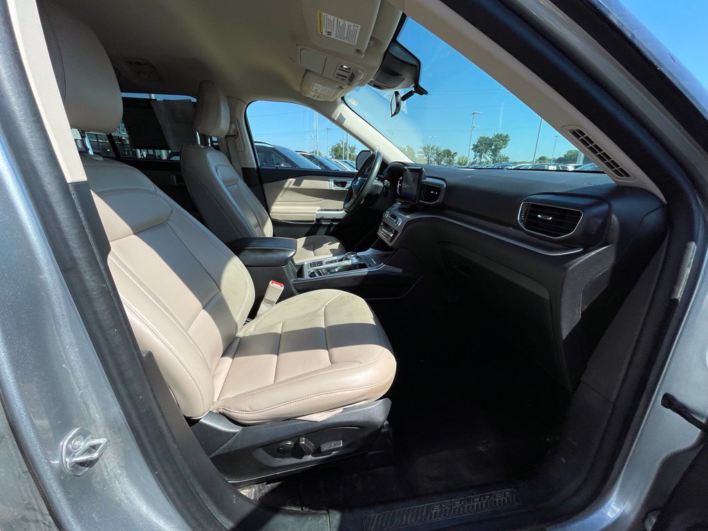 Used 2023 Ford Explorer XLT w/ Equipment Group 202A RWD image 29