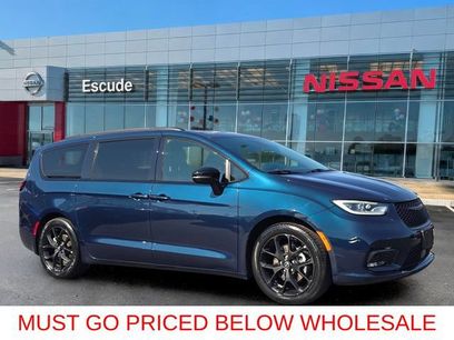 Used 2025 Chrysler Pacifica Limited