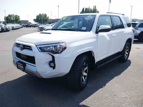 Used 2024 Toyota 4Runner TRD Off-Road image 4