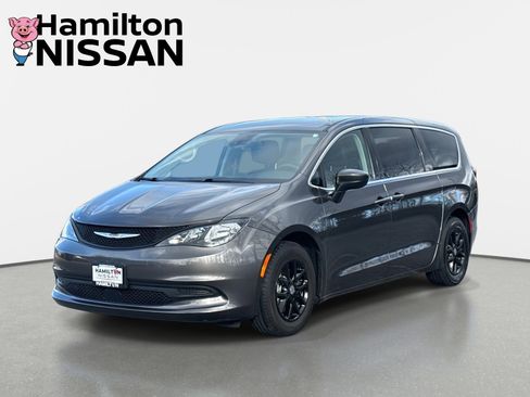 Used 2023 Chrysler Voyager LX image 5