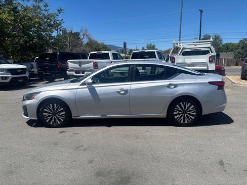 Used 2023 Nissan Altima 2.5 SV FWD image 5