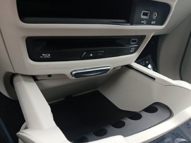 Used 2017 Chrysler Pacifica Touring-L Plus FWD image 12