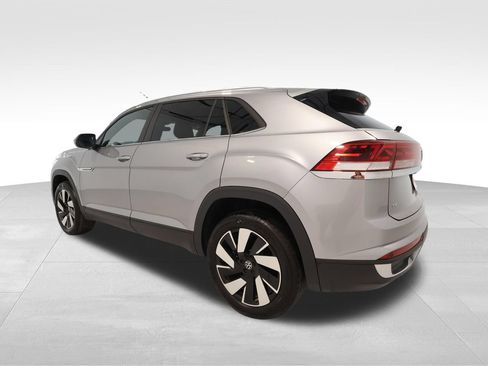 Used 2026 Volkswagen Atlas Cross Sport SE FWD image 2