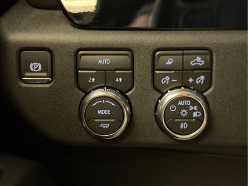 Used 2026 GMC Sierra 1500 SLT AWD/4WD image 32