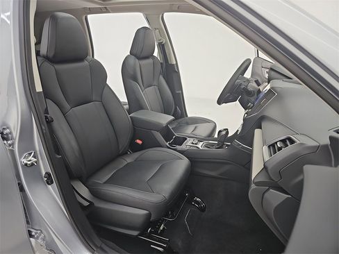 Used 2024 Subaru Forester Limited image 12