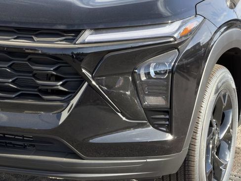 New 2026 Chevrolet Trax LT w/ Driver Confidence Package FWD image 8