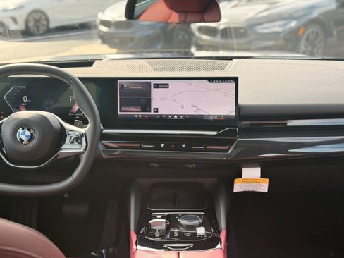 Certified 2025 BMW 530i w/ Premium Package image 22