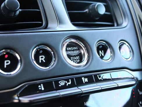 Used 2018 Aston Martin DB11 Coupe image 17