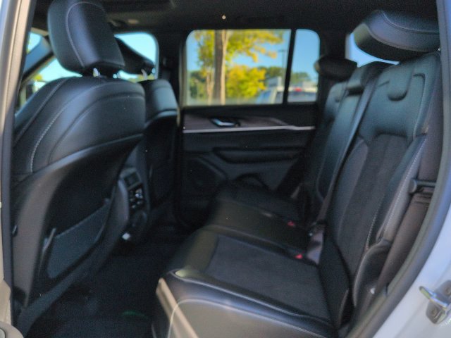 New 2027 Jeep Grand Cherokee Altitude RWD image 13