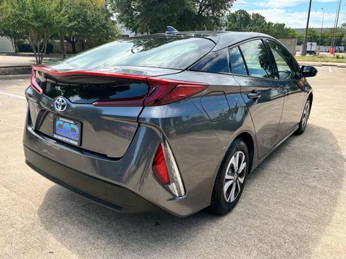 Used 2018 Toyota Prius Prime Premium image 5