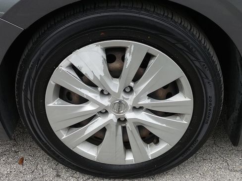 Used 2020 Nissan Sentra S FWD image 18