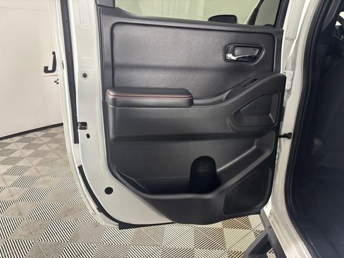 Used 2025 Nissan Frontier PRO-4X AWD/4WD image 18