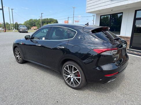 Used 2022 Maserati Levante GT AWD/4WD image 5