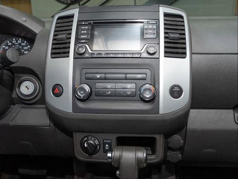 Used 2016 Nissan Frontier SV image 11