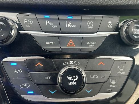 Used 2021 Chrysler Pacifica Limited w/ Premium & Safety Sphere Group AWD/4WD image 34