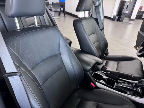 Used 2017 Honda Accord Touring image 13
