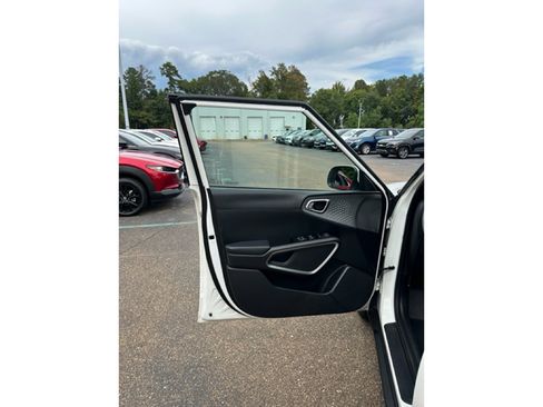Used 2023 Kia Soul LX w/ LX Technology Package image 6