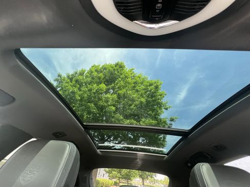 Used 2019 Porsche Macan image 31