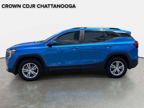 Used 2024 GMC Terrain SLE w/ Driver Convenience Package FWD image 8