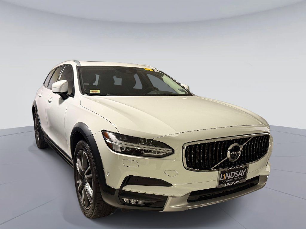 Used 2017 Volvo V90 T6 Cross Country AWD/4WD image 3