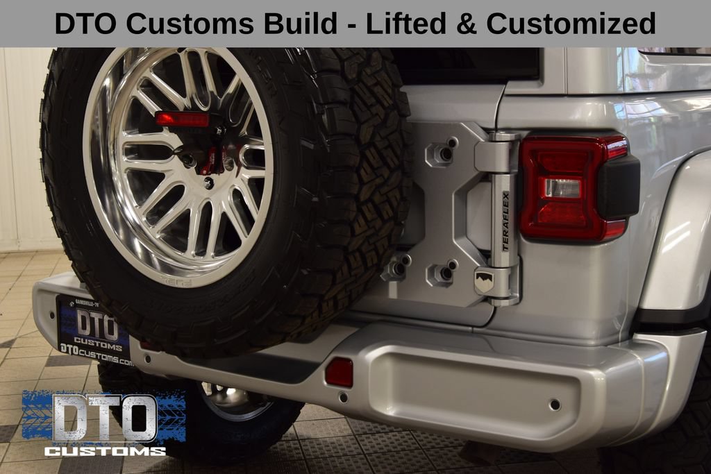 Used 2024 Jeep Wrangler Unlimited Sahara w/ Technology Group AWD/4WD image 17