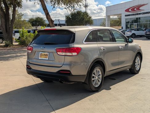 Used 2018 Kia Sorento L image 3