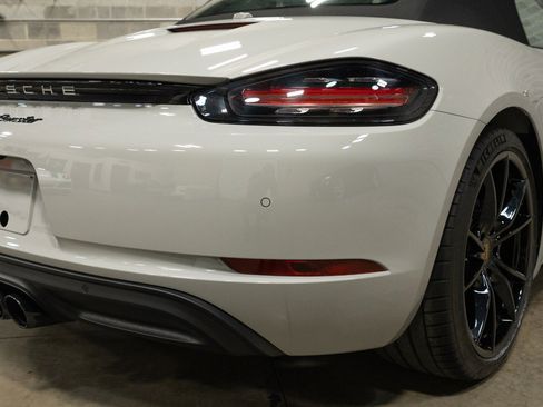 Used 2021 Porsche 718 Boxster RWD image 30